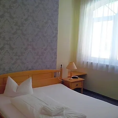 & Restaurant Haus Am Otel *